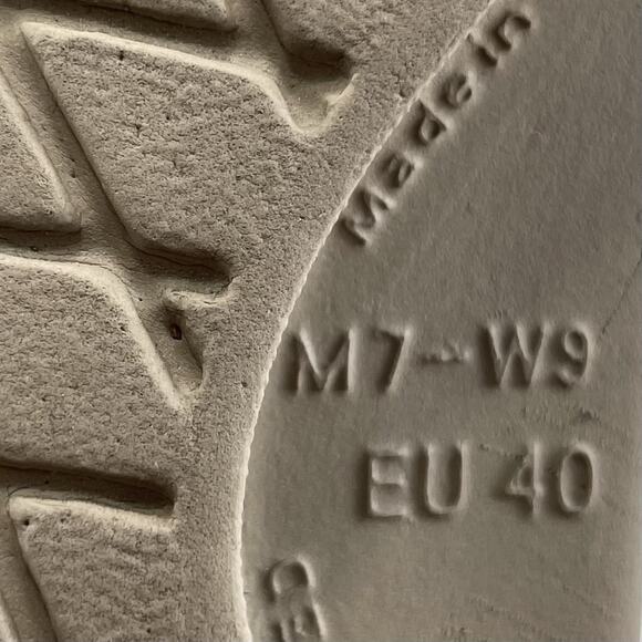 Oofos Ooahh Slide Sandals Womens Size 9 Brown Tan Comfort Recovery Relax Shoes - Picture 8 of 9